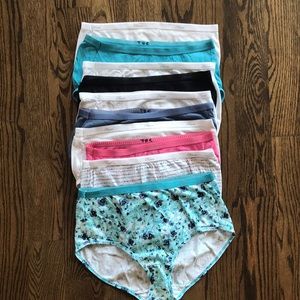13 pair Hanes women’s underwear briefs size 6 M